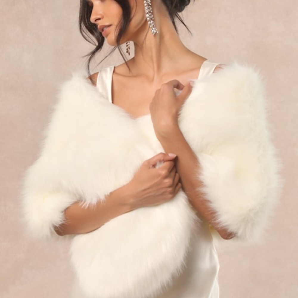 Lulus Demure And Dreamy Ivory Faux Fur Stole White - Size One Size